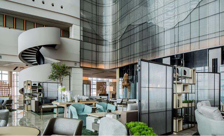 森源家具產品行銷網絡遍及五大洲30多個國家及地區,已為全球2200余家酒店提供產品及服務。長期為瑞吉、洲際、四季、W、麗思卡爾頓、凱悅、柏悅、艾美、康萊德、萬豪、香格里拉、希爾頓、萬麗、喜來登、威斯汀、溫德姆、半島、永利、悅榕莊、安納塔拉、凱賓斯基、千禧等國際酒店及國內所有知名地產如綠城、保利、恒大、合景泰富、華潤、僑鑫、萬達、富力、星河灣等提供定制家具及配飾。,并成為千萬家五星級酒店家具供應商,獲得中國酒店家具十大品牌稱號。 酒店家具,中國十大酒店家具品牌相關標簽:酒店家具 酒店家具廠家 m.replook.com 森源家具產品行銷網絡遍及五大洲30多個國家及地區,已為全球2200余家酒店提供產品及服務。長期為瑞吉、洲際、四季、W、麗思卡爾頓、凱悅、柏悅、艾美、康萊德、萬豪、香格里拉、希爾頓、萬麗、喜來登、威斯汀、溫德姆、半島、永利、悅榕莊、安納塔拉、凱賓斯基、千禧等國際酒店及國內所有知名地產如綠城、保利、恒大、合景泰富、華潤、僑鑫、萬達、富力、星河灣等提供定制家具及配飾。,并成為千萬家五星級酒店家具供應商,獲得中國酒店家具十大品牌稱號。 酒店家具,中國十大酒店家具品牌相關標簽:酒店家具 酒店家具廠家 m.replook.com